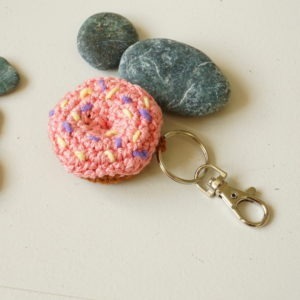 Petit donut porte-clé au crochet ...