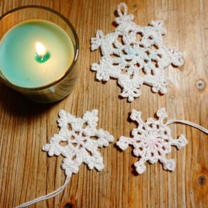 Décorer votre sapin avec de jolis flocons de noël